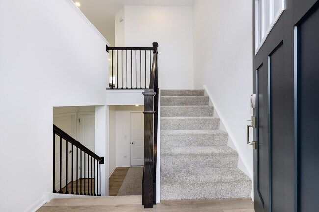 Building Photo - 1703 Neubauer Circle