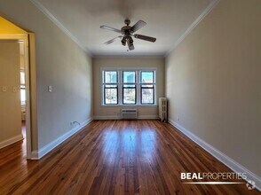 Building Photo - 744 W Addison St