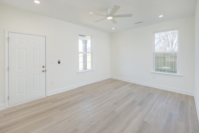 Building Photo - 1122 Rodey Ave