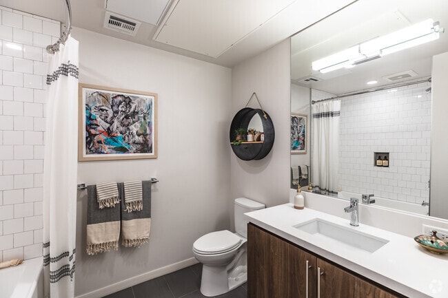 0HAB, 0BA - 420SF - 4th and J
