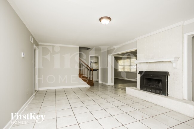 Building Photo - 3347 Bluemont Dr