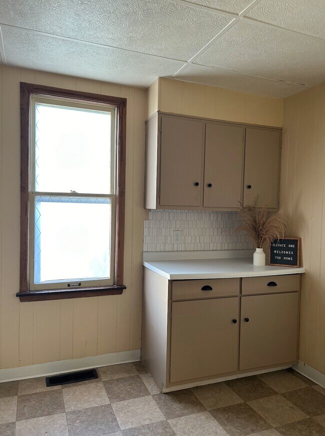 Kitchen - 108 E Iroquois St