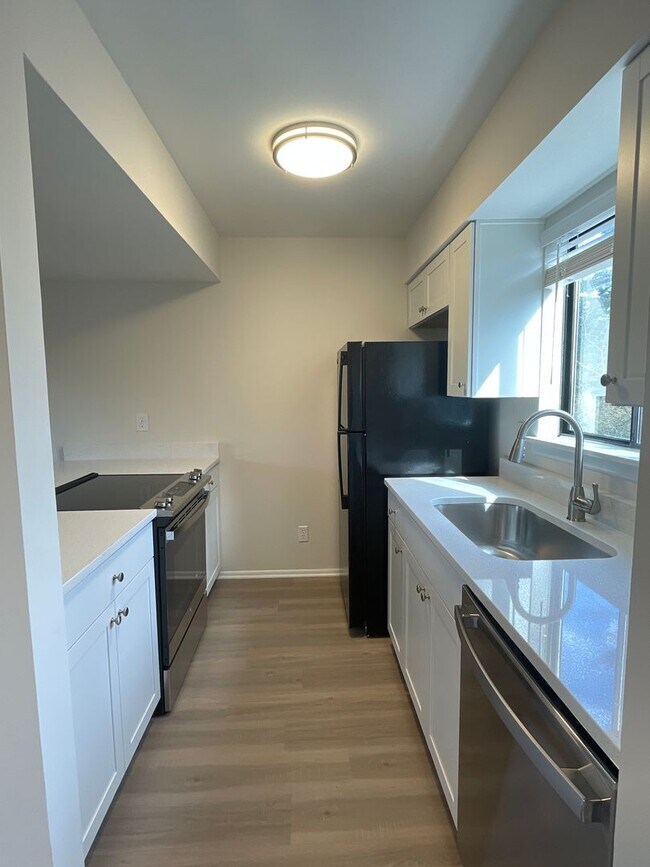 Building Photo - Great 1/1 Condo in Carmel Village II