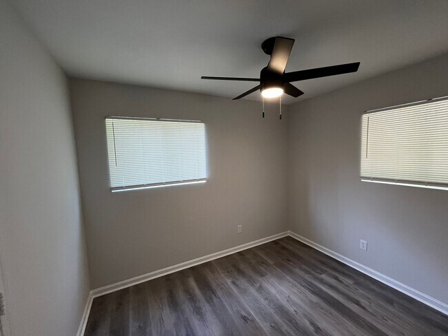 Foto del edificio - Newly Renovated Unit!!