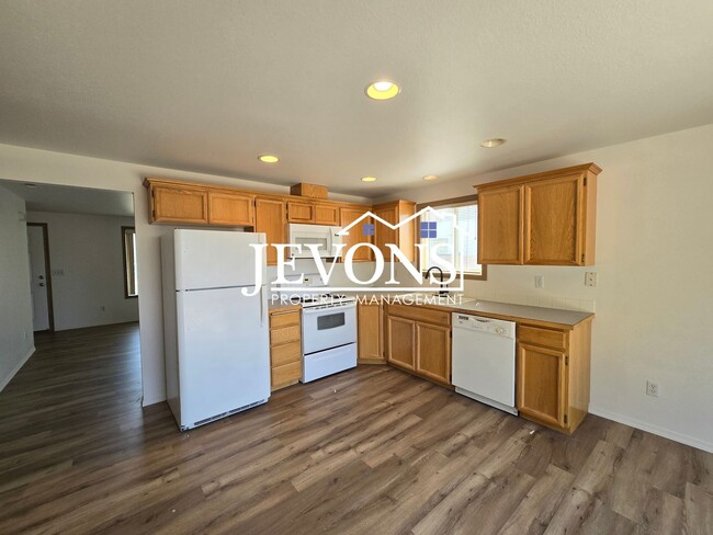 Building Photo - 3-bedroom single-family home near Moxee Ci...