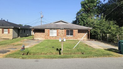 Building Photo - 3008 S Holly St