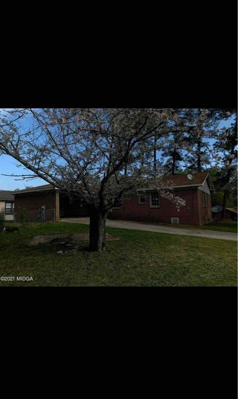 Building Photo - 2452 Shea Dr