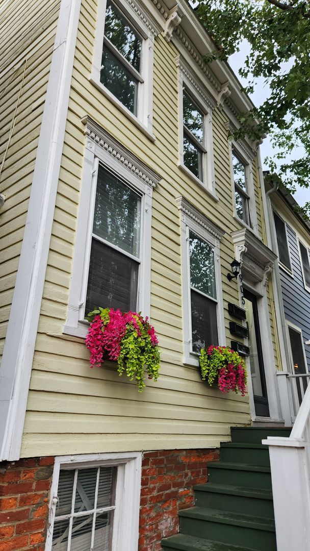 Building Photo - 905 Duke St