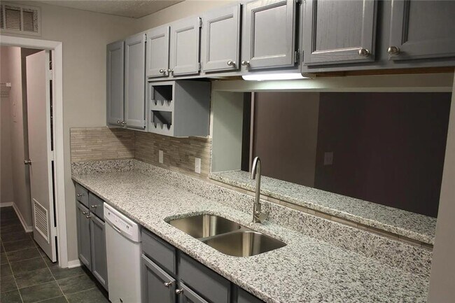 Building Photo - 204 Warm Springs Cir
