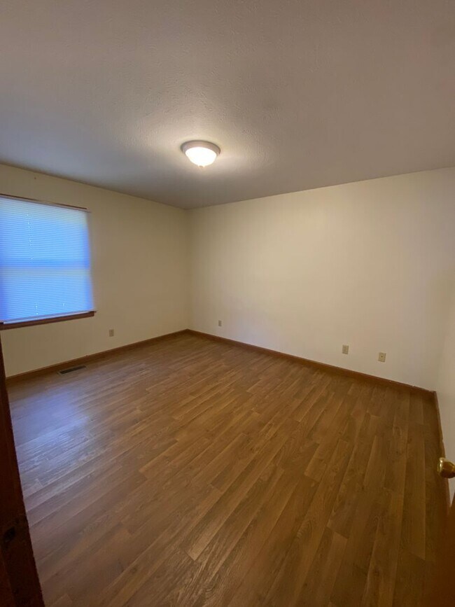 Building Photo - 218 Stonewall Ct
