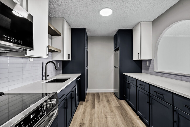 Photo - 1500 Locust Apartments