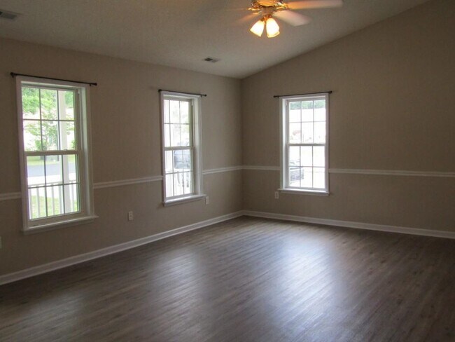Building Photo - 2208 Seaford Dr