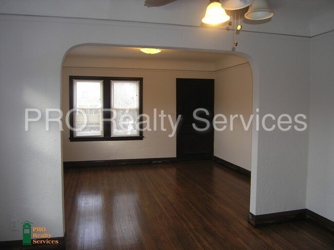 Foto del edificio - 2213 University Ave NE