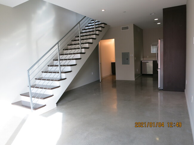El espacio con cocina - 1407 Venice Blvd