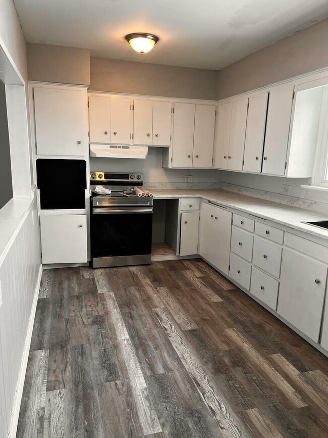 Building Photo - 592 N 2000 E