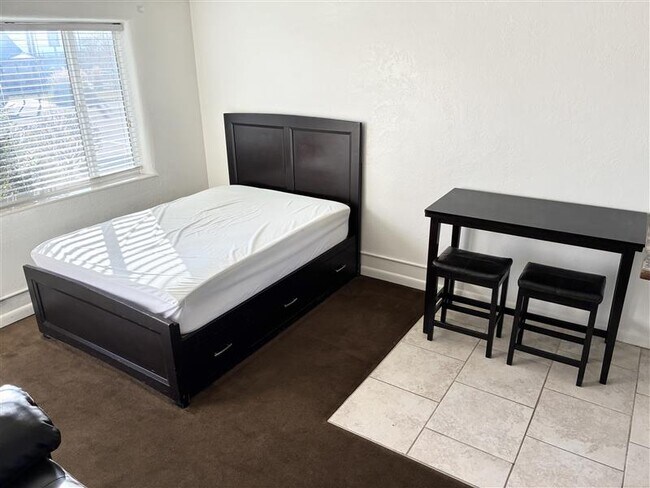 Foto del edificio - 1105 S State St