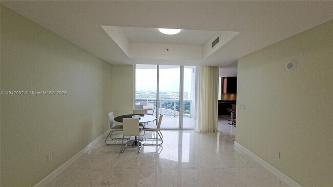 Building Photo - 15901 Collins Ave