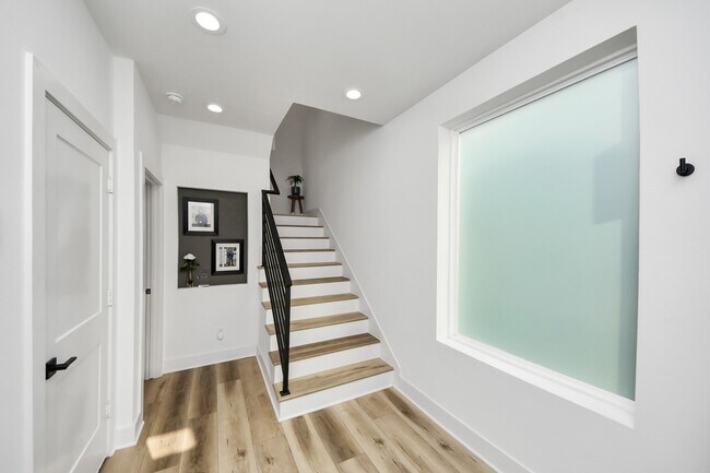 Foto del edificio - 1044 W 17th St