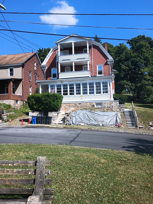 Building Photo - 811 20th Ave