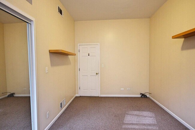 Building Photo - 1027 S Oakley Blvd