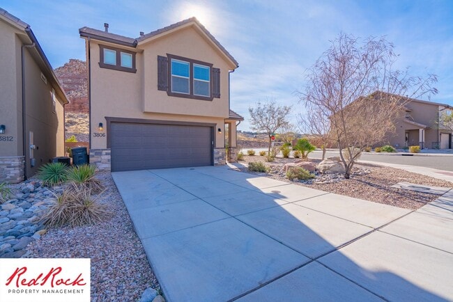Building Photo - 4 Bed/2.5 Bath Townhome in Desert Bluff!
