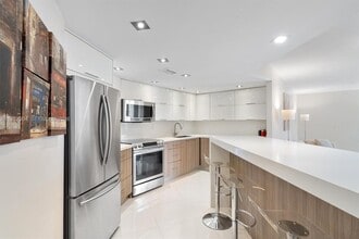 Building Photo - 600 Parkview Dr