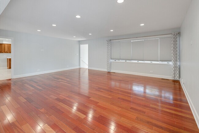 Building Photo - 2S635 Avenue Vendome