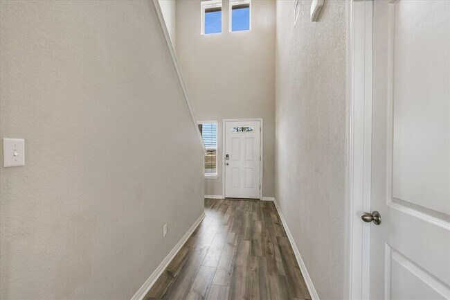 Foto del edificio - 212 Prairie Song Ln