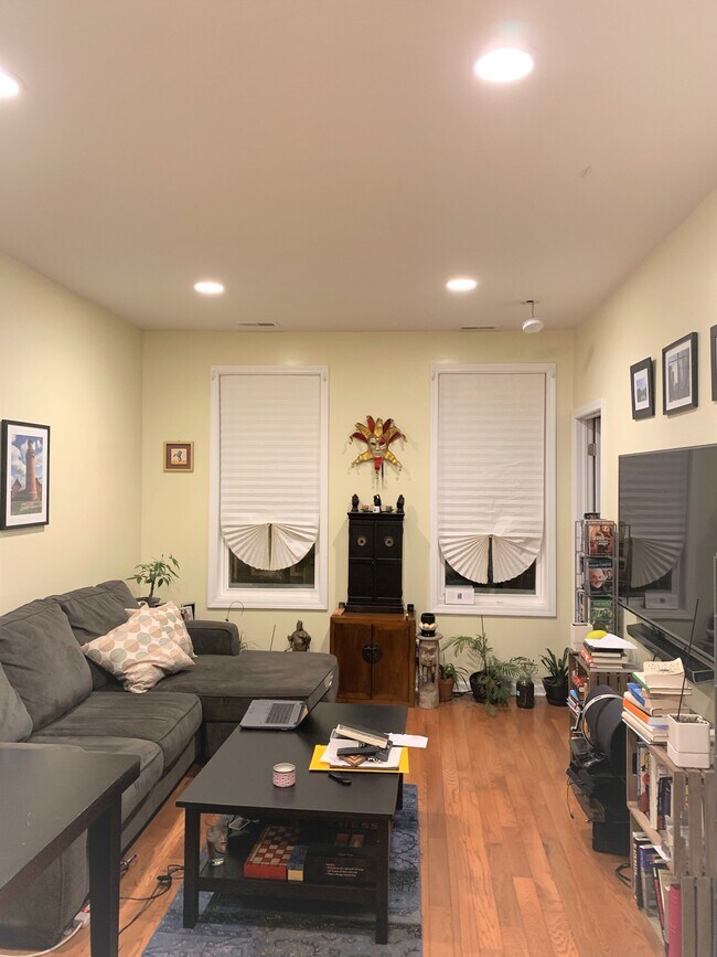 living room - 1908 W 21st Pl