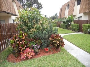 Building Photo - 129 San Remo Blvd