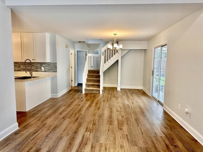 Foto del edificio - 2651 St Charles Ln NW