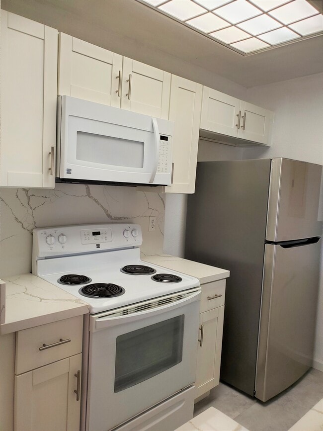 Building Photo - 413 Mananai Pl