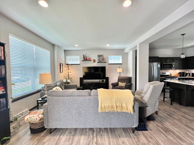 Building Photo - 2899 Bulwer Ln