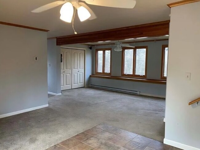 Main living room - 113 Hillyndale Rd