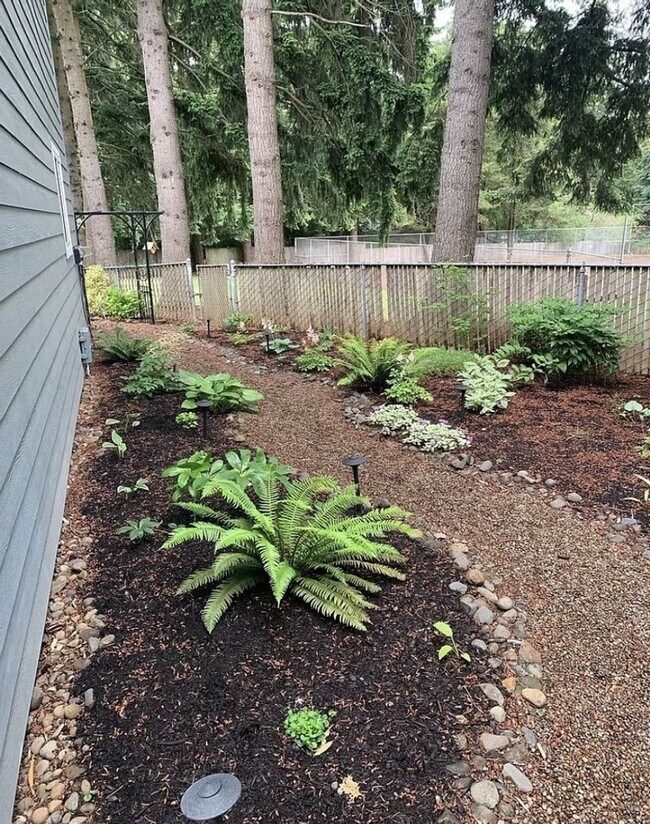 Foto del edificio - $1,850 - Two-Story, Two Bedrooms, One Bath Duplex, Close To Park, Ready To Lease