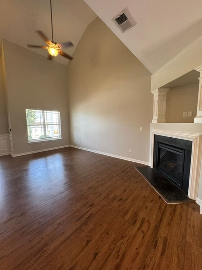 Building Photo - Enjoy this Open Floorplan includes 3 BD-2.5 BA - Master On Main - A Huge Loft/Bonus. Community Po...