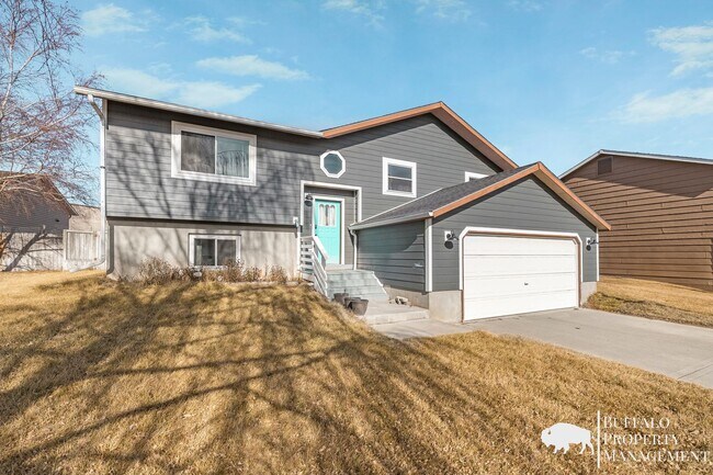 Foto del edificio - Spacious 6-Bedroom Home with Garden Oasis in Idaho Falls