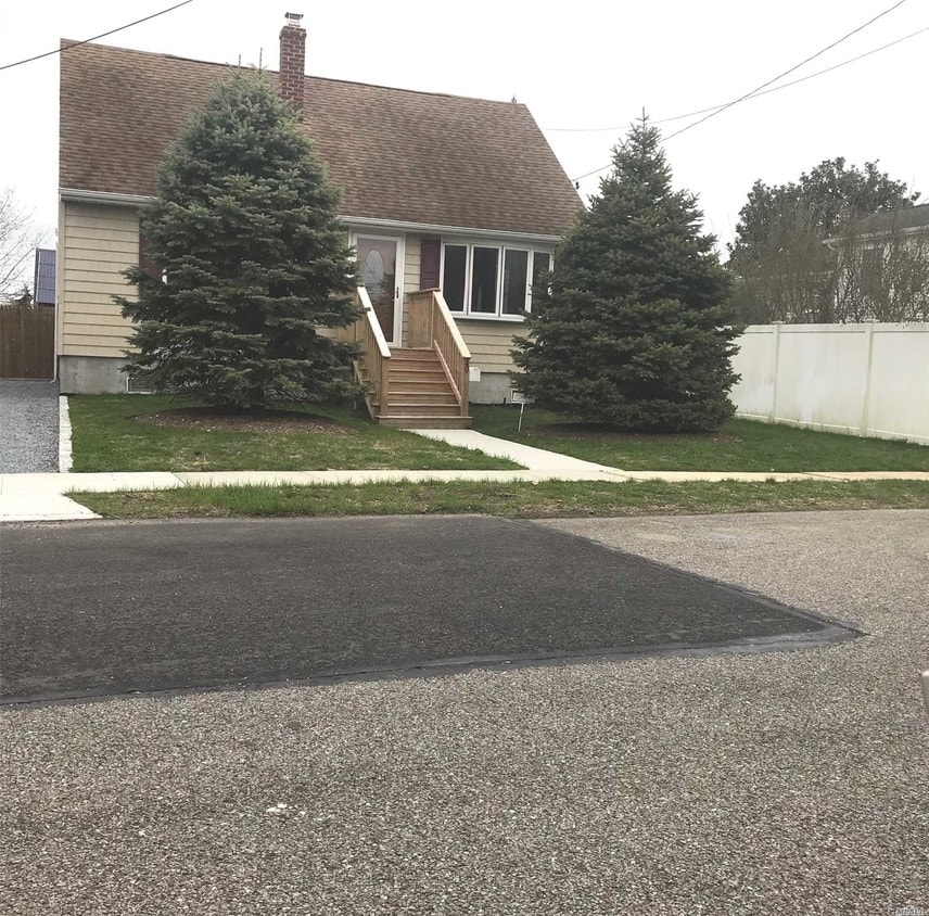 Primary Photo - 49 Mortimer Ave