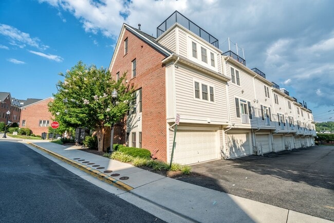 Photo - Gorgeous And Upgraded 2 Bedroom 3.5 Bathroom End Unit Townhome In Popular Shirlington Crest