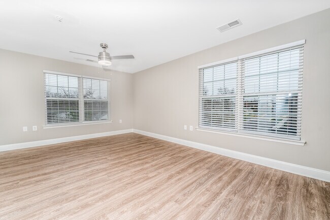 Sala de estar - Stella's Place Apartments: NEAR UNCG