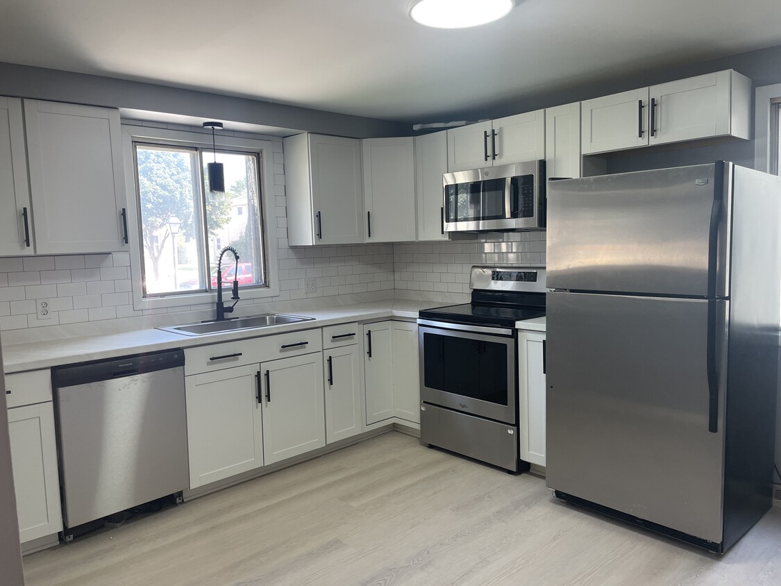Kitchen - 208 School St