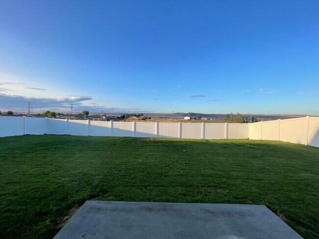 Fenced-in Backyard - 423 Cardinal Pl