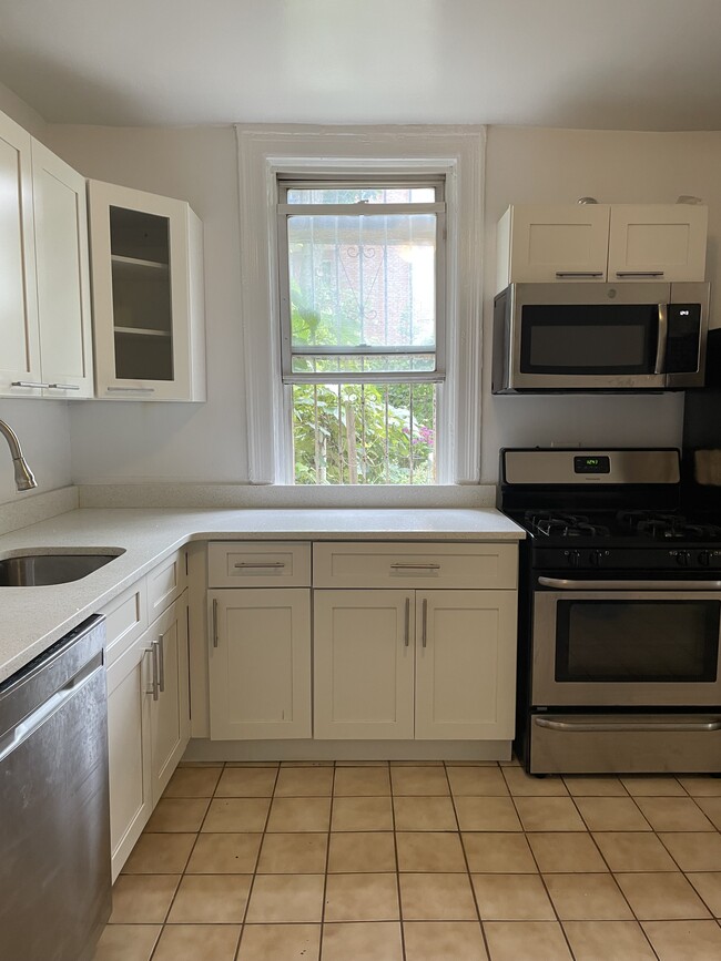 Foto del edificio - 3240 Cambridge Ave