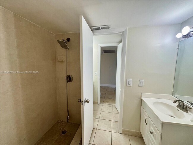 Foto del edificio - 1280 S Franklin Ave