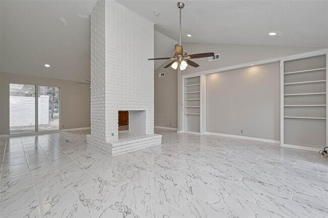 Building Photo - 26414 Maplewood Dr