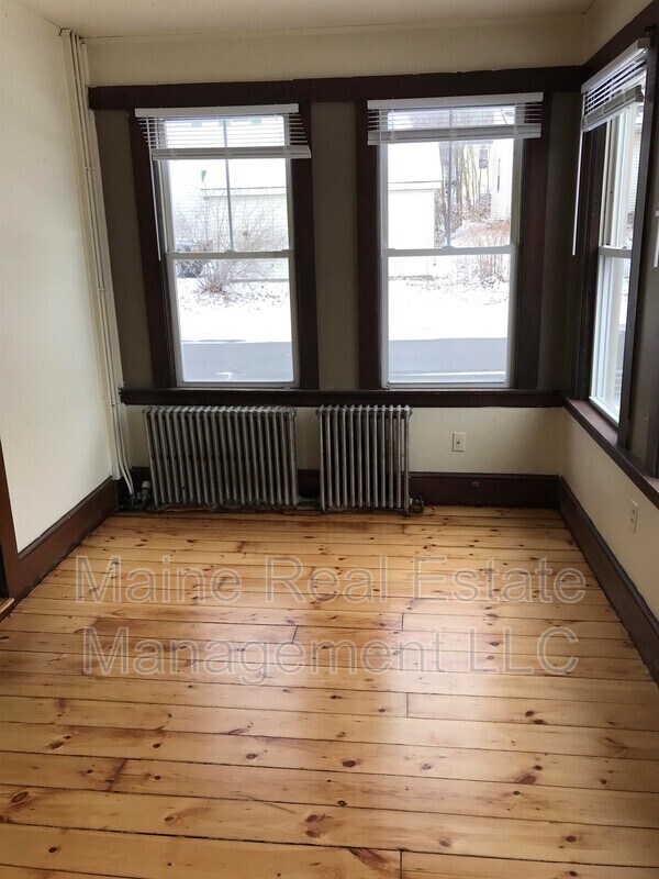 9 Catell St Unit Apt 3., Bangor, ME 04401 Condo for Rent in Bangor, ME