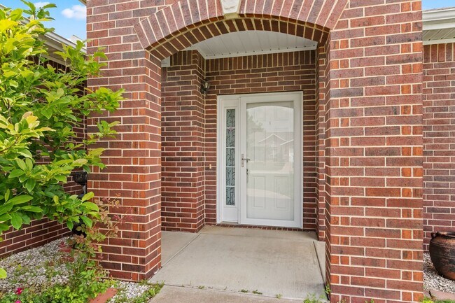 Foto del edificio - Stunning 3 Bed 2 Bath In Quiet Neighborhood
