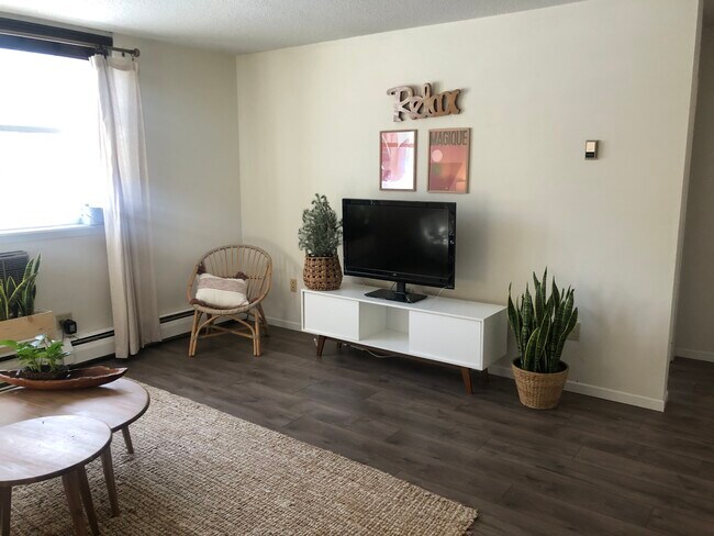 Foto del edificio - 2536 Dupont Ave S
