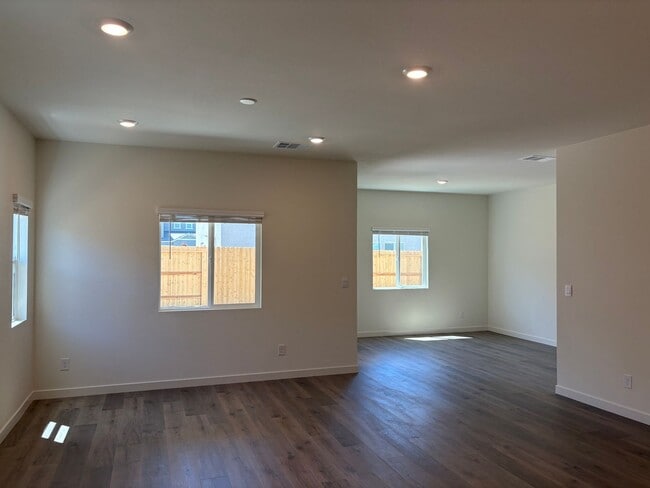 Building Photo - Brand New DR Horton Home!