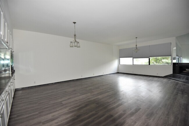 Building Photo - 4161 Los Feliz Blvd